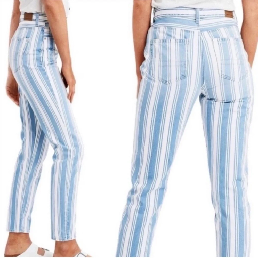 AMERICAN EAGLE Striped High‎ Rise Mom Jean. Size 0